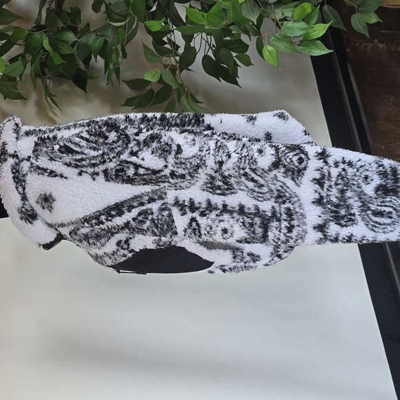 VENUS Monochrome Sherpa Size Small Jacket - Picture 2 of 7